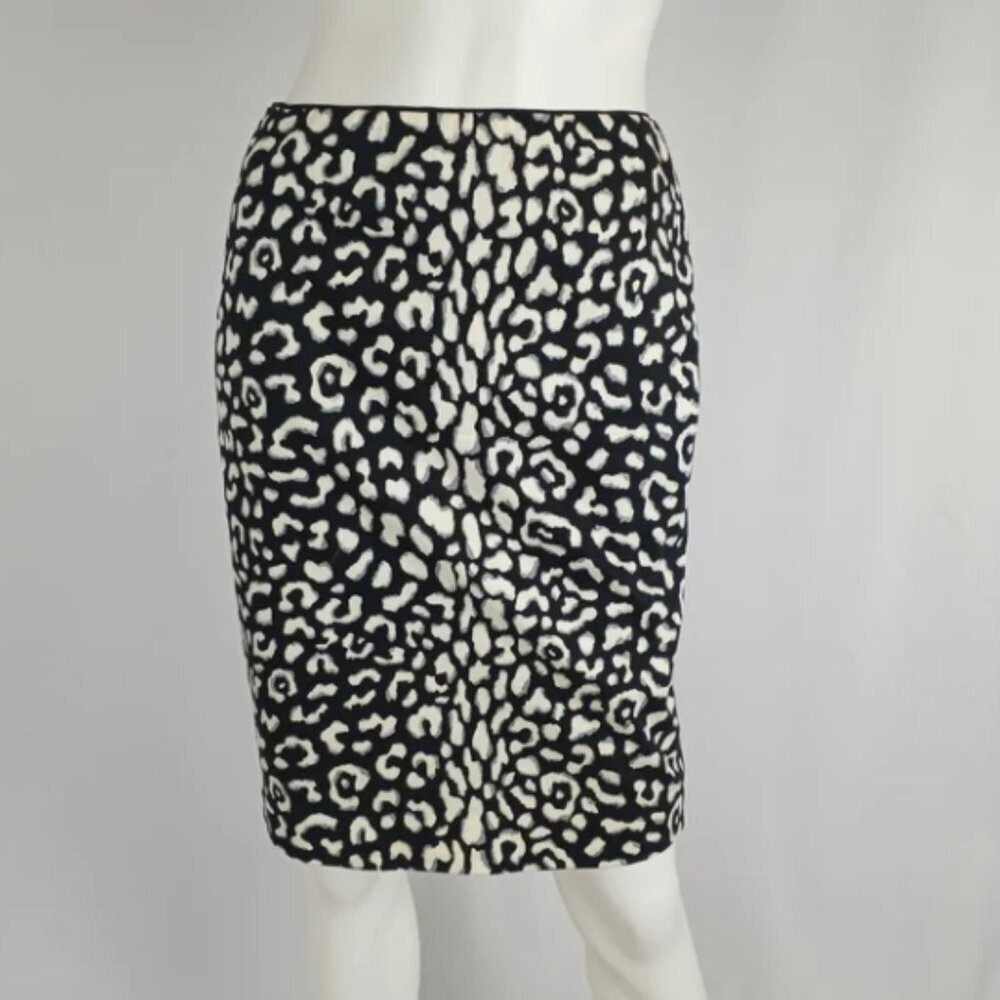 EUC WHBM BLACK & WHITE CHEETAH ANIMAL PRINT SKIRT WORN ONCE ITS TOO BIG